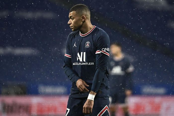 Barca vào cuộc giành Mbappe