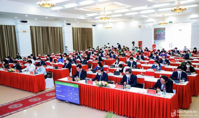 “Kỳ họp không giấy” đầu tiên của HĐND tỉnh Nghệ An được triển khai thành công, cho thấy hiệu quả thiết thực, đẩy nhanh hiệu quả làm việc, tiết kiệm thời gian, chi phí, góp phần đẩy nhanh quá trình chuyển đổi số trong các cơ quan Nhà nước trên địa bàn tỉnh: Ảnh: Phạm Bằng