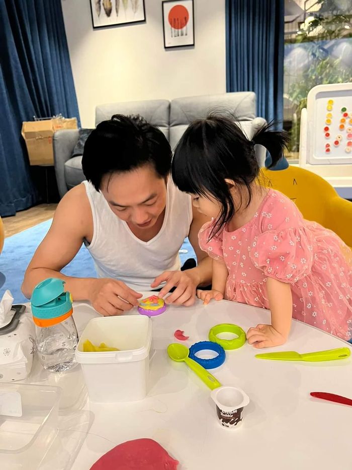 Cường Đô La rất chuyên nghiệp trong khoản chăm và chiều con.
