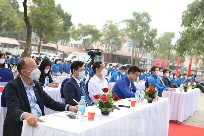  Phát biểu tại buổi lễ, anh Thân Trung Kiên, Bí thư Tỉnh Đoàn Bắc Giang cho biết, trong mọi quá trình vận động và trưởng thành, thanh niên Bắc Giang luôn hướng đến lợi ích xã hội, lợi ích quốc gia. Đoàn viên, thanh niên Bắc Giang trong thời kỳ mới luôn xác định cho mình những giá trị, lẽ sống cao đẹp, đó là có đạo đức, có bản lĩnh chính trị vững vàng, có kiến thức, năng lực, có hoài bão, có khát khao cống hiến xây dựng quê hương giàu đẹp, xã hội phát triển văn minh, đất nước phồn vinh, hạnh phúc. 