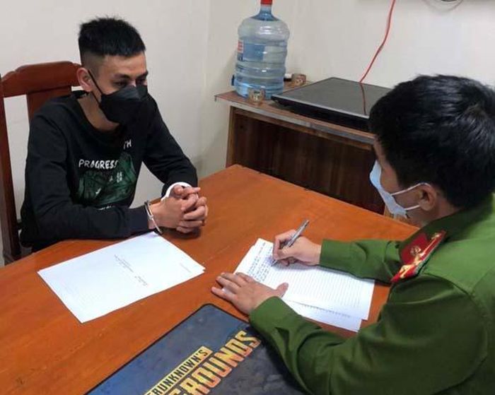 Tại cơ quan Công an, Lê Đình Hoài đã khai nhận toàn bộ hành vi phạm tội của mình. Trước đó, do cần tiền tiêu xài và trả nợ nên Lê Đình Hoài đã nảy sinh ý định đi cướp tài sản. 