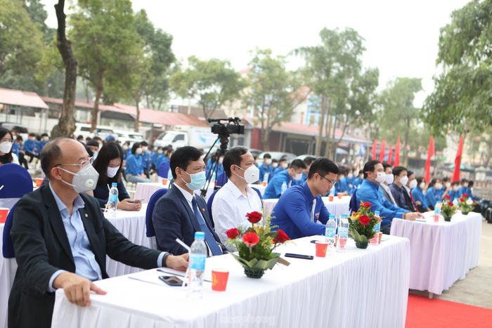 Phát biểu tại buổi lễ, anh Thân Trung Kiên, Bí thư Tỉnh Đoàn Bắc Giang cho biết, trong mọi quá trình vận động và trưởng thành, thanh niên Bắc Giang luôn hướng đến lợi ích xã hội, lợi ích quốc gia. Đoàn viên, thanh niên Bắc Giang trong thời kỳ mới luôn xác định cho mình những giá trị, lẽ sống cao đẹp, đó là có đạo đức, có bản lĩnh chính trị vững vàng, có kiến thức, năng lực, có hoài bão, có khát khao cống hiến xây dựng quê hương giàu đẹp, xã hội phát triển văn minh, đất nước phồn vinh, hạnh phúc.