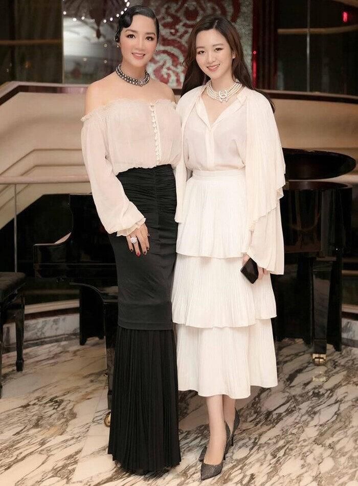 Anh Sa còn có tài năng nổi bật trong nhiều lĩnh vực như liến trúc, hội họa và âm nhạc.