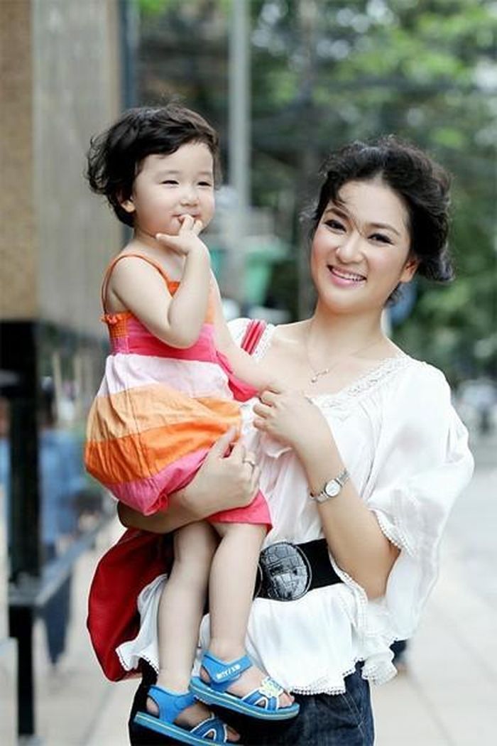 Tống Khánh Linh thừa hưởng nhiều nét đẹp của mẹ.