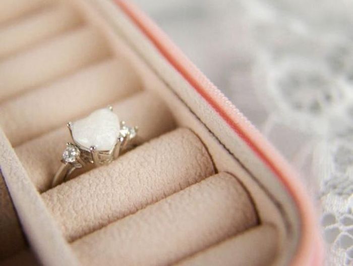Sữa mẹ được làm thành bông tai, nhẫn, mặt dây chuyền đẹp mắt.