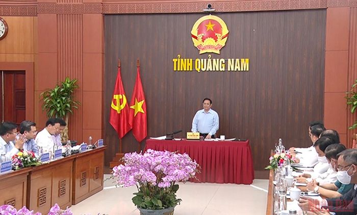 Quang cảnh buổi làm việc. (Ảnh: TẤN NGUYÊN)