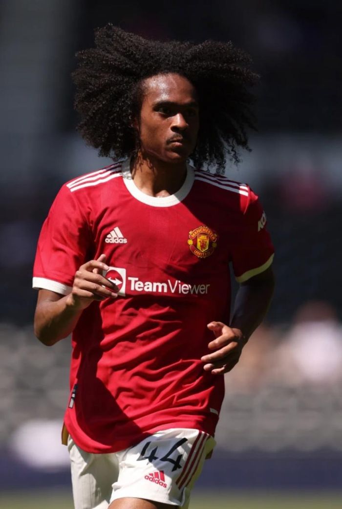Tahith Chong của Man Utd bị cướp kề dao vào cổ lúc 3 giờ sáng.