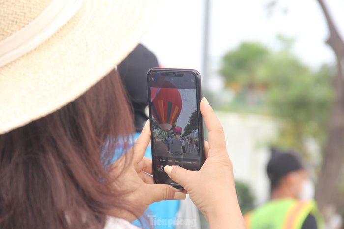Lưu lại khoảnh khắc với khinh khí cầu. 