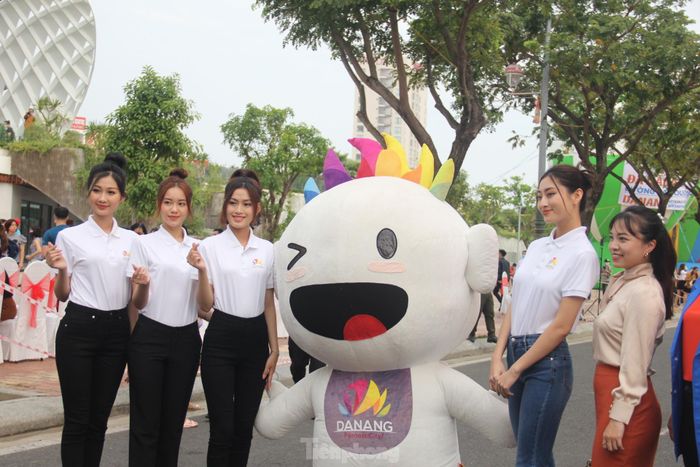 Cùng Top 3 Hoa hậu Du lịch Đà Nẵng. 