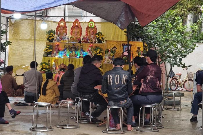  Gia đình làm lễ tang cho nạn nhân. Ảnh: Hải Nam. 