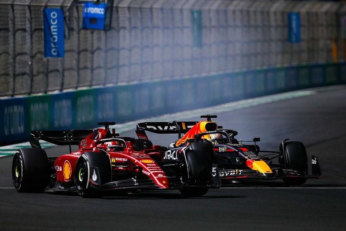 Leclerc và Verstappen so kè trên từng khúc cua tại chặng Saudi Arabia. (Ảnh: F1)