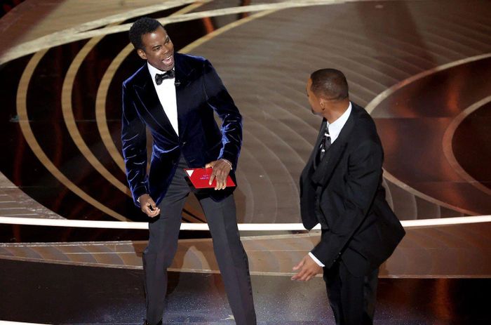 Cú tát của Will Smith dành cho Chris Rock gây chấn động lịch sử lễ trao giải Oscar. Ảnh: Billboard.