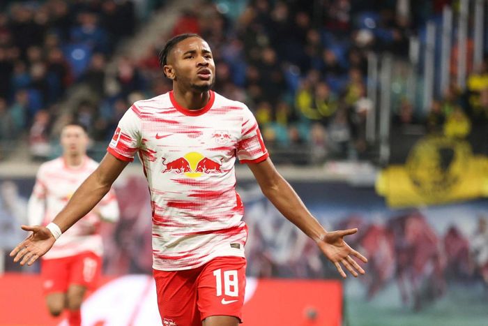 Bayern theo đuổi Nkunku
