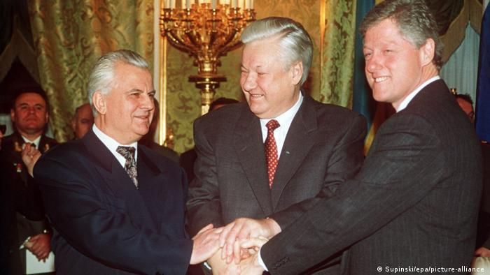 Năm 1994, Ukraine từ bỏ vũ khí hạt nhân. Đổi lại, Mỹ, Nga và Anh đã cam kết tôn trọng chủ quyền và biên giới của Ukraine. Ảnh: DW