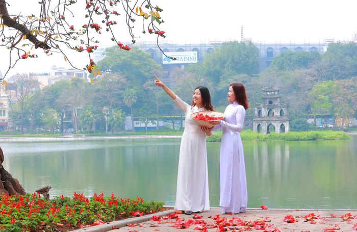 Vào mỗi mùa hoa gạo trổ bông, nơi đây luôn là nguồn cảm hứng bất tận của những người yêu nhiếp ảnh