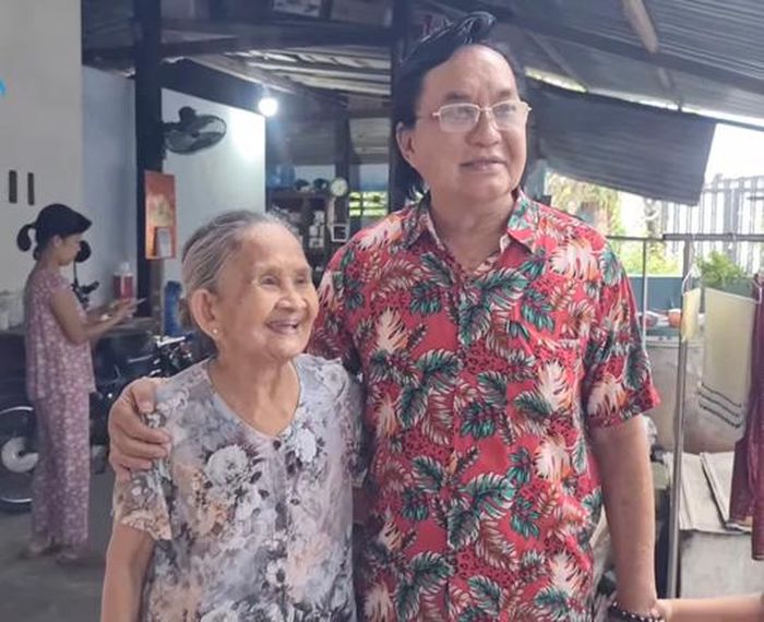 Khoảnh khắc NSND Thanh Tuấn hội ngộ chị gái trong video clip mới được chia sẻ khiến nhiều khán giả xúc động