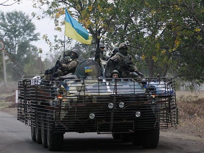 Binh sĩ Ukraine tuần tra tại thành phố Kramatorsk ở vùng Donetsk. Ảnh: AFP/TTXVN