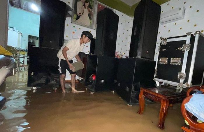 Văn phòng Ban Chỉ huy PCTT và TKCN tỉnh Quảng Trị cho biết, theo báo cáo của các địa phương mưa lũ gây ngập lụt tại ngầm tràn Ba Lòng đang ngập 1,5–2,0m gây chia cắt cục bộ xã Ba Lòng với Trung tâm huyện (uyện Đakrông). Tại huyện Triệu Phong, ngập lụt tập trung các xã vùng trũng như Triệu Tài, Triệu Trạch, Triệu Trung và Triệu Sơn.