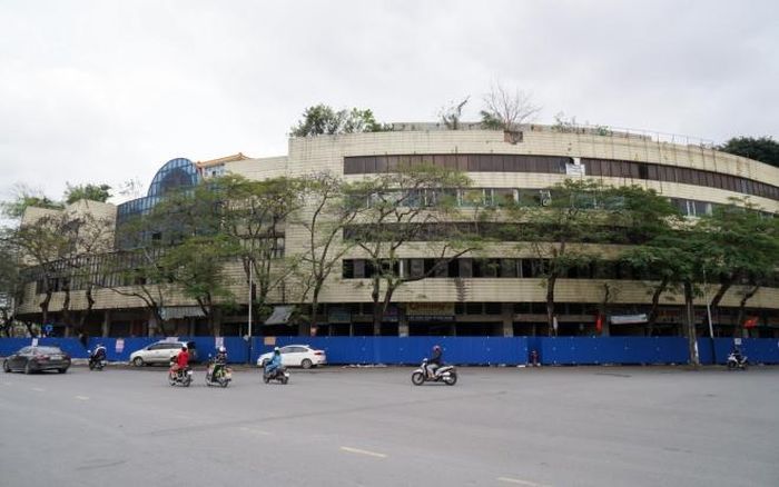 Chợ Sắt đã bị quây tôn để chuẩn bị đập đi xây công trình mới