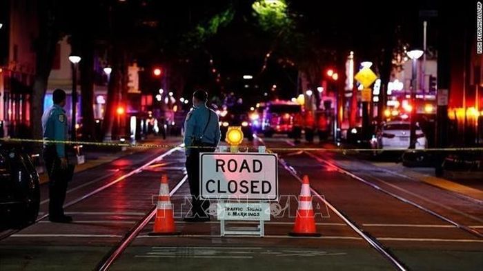 Cảnh sát phong tỏa hiện trường vụ xả súng tại Sacramento, bang California, Mỹ, ngày 3/4/2022. Ảnh: CNN/TTXVN