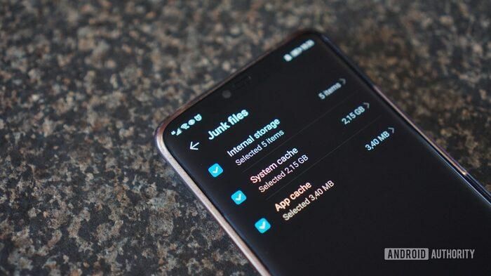 Việc xóa bộ nhớ cache sẽ giúp ứng dụng hoạt động như mới (Ảnh: Android Authority).
