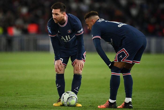  Messi sẽ 36 tuổi, còn Neymar 31 tuổi khi vòng knock-out Champions League mùa sau diễn ra. Ảnh: Reuters. 