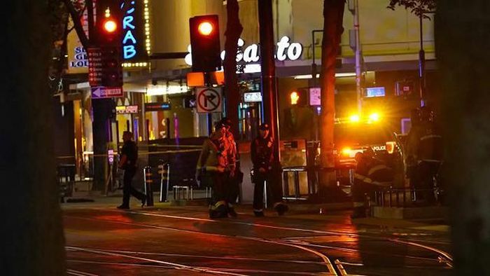 Xả súng bên ngoài dãy quán bar và câu lạc bộ ở bang California.