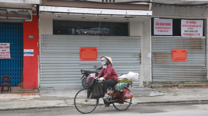 Năm 2010, UBND TP Đà Nẵng dưới thời ông Trần Văn Minh làm Chủ tịch UBND thành phố, sân Chi Lăng được bán cho Tập đoàn Thiên Thanh của ông Phạm Công Danh để xây dựng Khu phức hợp thương mại và dịch vụ cao tầng. Tuy nhiên, sau đó dự án không được triển khai, sân vận động Chi Lăng được chia thành 14 lô và đã cấp 10 giấy chứng nhận quyền sử dụng đất cho 10 công ty thành viên của Tập đoàn Thiên Thanh. Năm 2013 và 2014, các công ty này thế chấp các giấy chứng nhận quyền sử dụng đất để vay vốn ngân hàng.