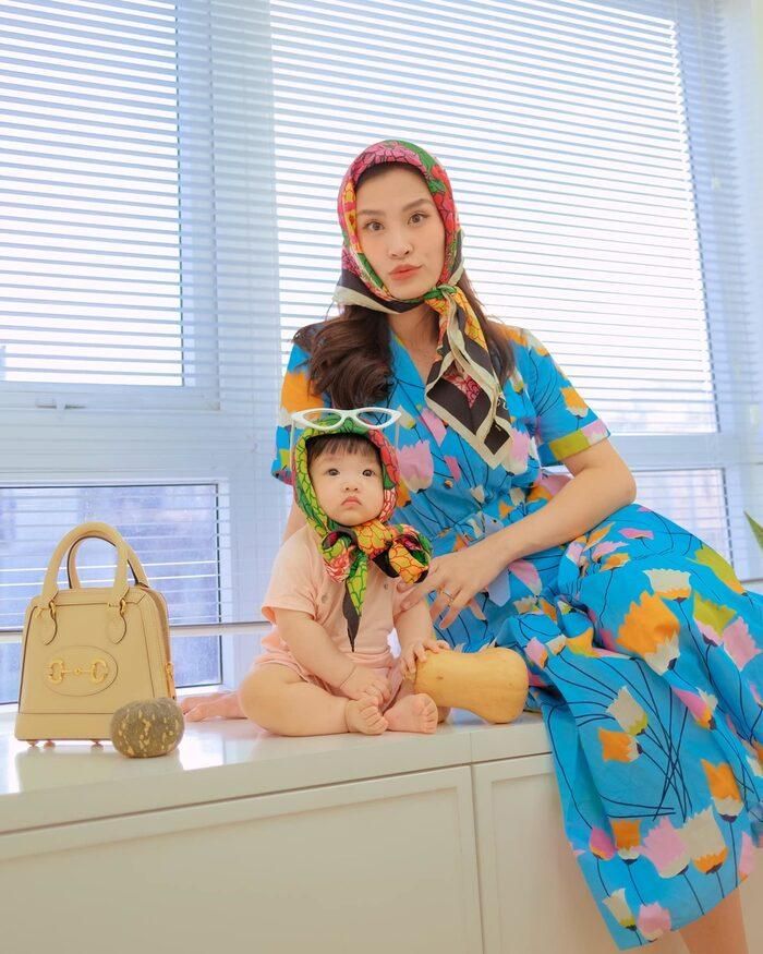 Con gái của Đông Nhi đã sớm được dự đoán sẽ trở thành "sao nhí quyền lực" của Vbiz khi có bố mẹ đều là ngôi sao nổi danh. 