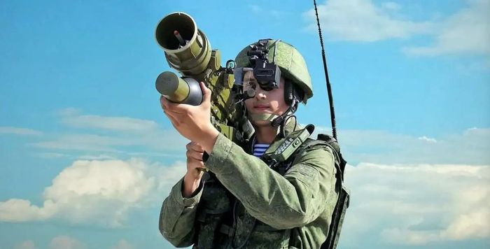 Hiện nay, Strela-3 và 9K38 Igla-S là 2 loại tên lửa phòng không vác vai hiện đại nhất có trong biên chế của quân đội Nga. Chúng cũng đang được lính Nga sử dụng trong chiến dịch quân sự đặc biệt tại Ukraine.