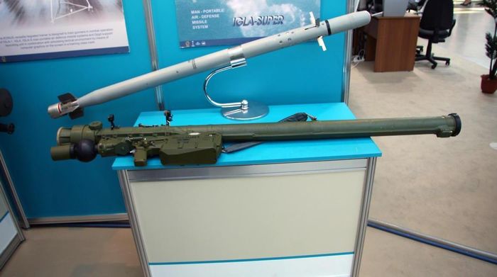 9K38 Igla có 2 phiên bản, đầu tiên là phiên bản 9K310 Igla-1 được phía NATO định danh là “Gimlet”.