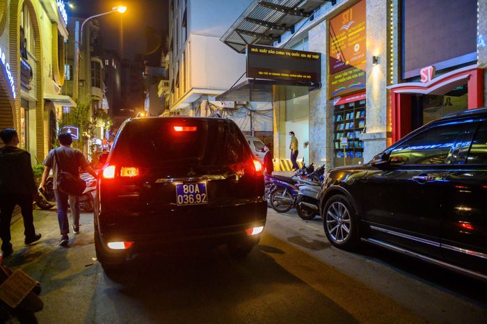  Ngoài ông Dũng, nhà chức trách còn khởi tố, bắt tạm giam 6 bị can khác liên quan vụ án. Kết quả điều tra xác định từ tháng 7/2021 đến tháng 3/2022, ông Đỗ Anh Dũng và các cá nhân tại Tập đoàn Tân Hoàng Minh đã có hành vi gian dối, sử dụng 3 công ty thành viên và các công ty liên quan để phát hành 9 đợt trái phiếu trái quy định pháp luật. 