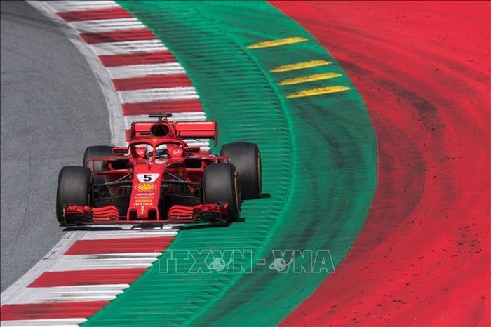 Xe đua tham gia Giải đua xe công thức 1 (F1) Grand Prix tại Spielberg, miền trung nước Áo. Ảnh tư liệu: AFP/TTXVN