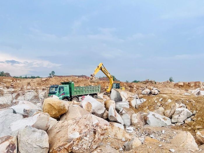 Khối lượng đào của dự án cao tốc Phan Thiết - Dầu Giây còn khoảng 0,46 triệu m3 tập trung một vài vị trí. Ảnh: Quang Toàn/BNEWS/TTXVN
