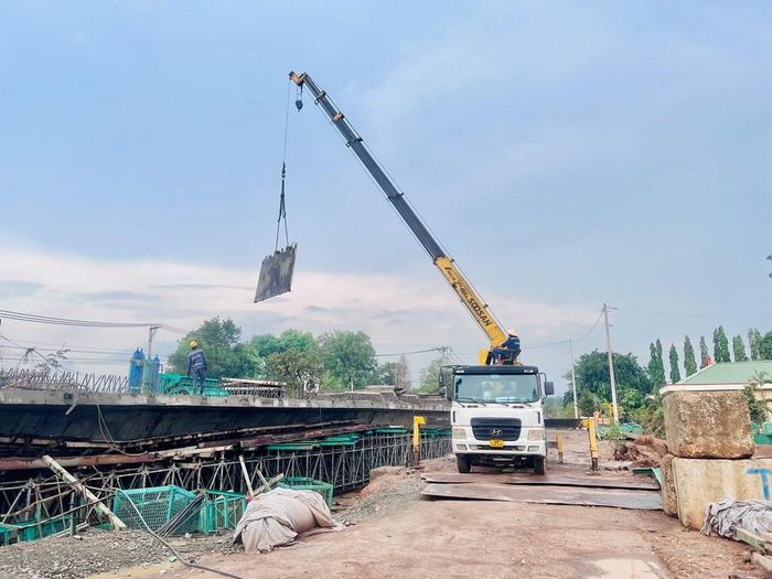 Những đường găng của dự án như cầu vượt, cống hộp. Ảnh: Quang Toàn/BNEWS/TTXVN