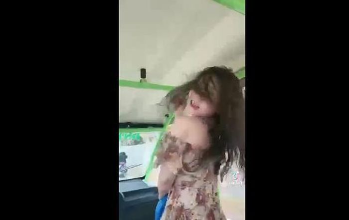 Được biết, nữ chính này đã phải dậy từ 3 giờ sáng để làm tóc, chụp ảnh đón bình minh tại nơi đây.