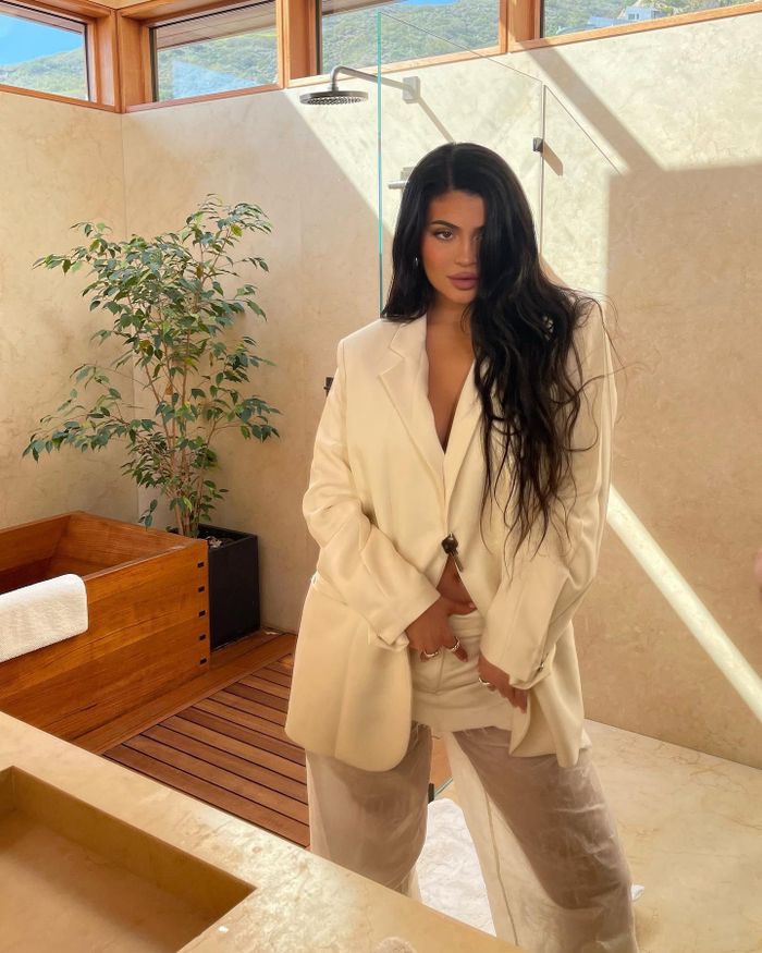 Kylie Jenner làm việc chăm chỉ dù sinh con cách đây chưa lâu. Ảnh: @kyliejenner. 