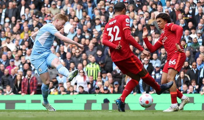 Man City và Liverpool tạo nên cuộc đua song mã ở Premier League. Ảnh: Reuters.