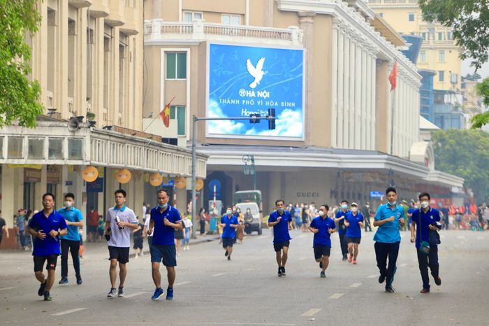 Nhân sự kiện này, TP Hà Nội tổ chức Ngày chạy Olympic vì sức khỏe toàn dân, phát động giải chạy báo Hà Nội Mới lần thứ 47 vì hòa bình.