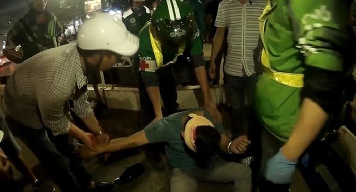 Nhanh chóng sơ cứu một người bị tai nạn trên đường