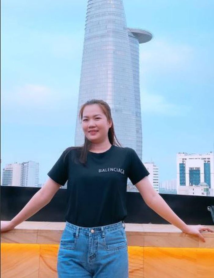 Với những người theo dõi cuộc sống của "nữ hoàng nội y" Ngọc Trinh, Thúy Kiều là một gương mặt thân quen. Cô gái này đang là trợ lý thân thiết, người "nâng khăn sửa túi", chăm lo từng miếng ăn giấc ngủ của Ngọc Trinh.