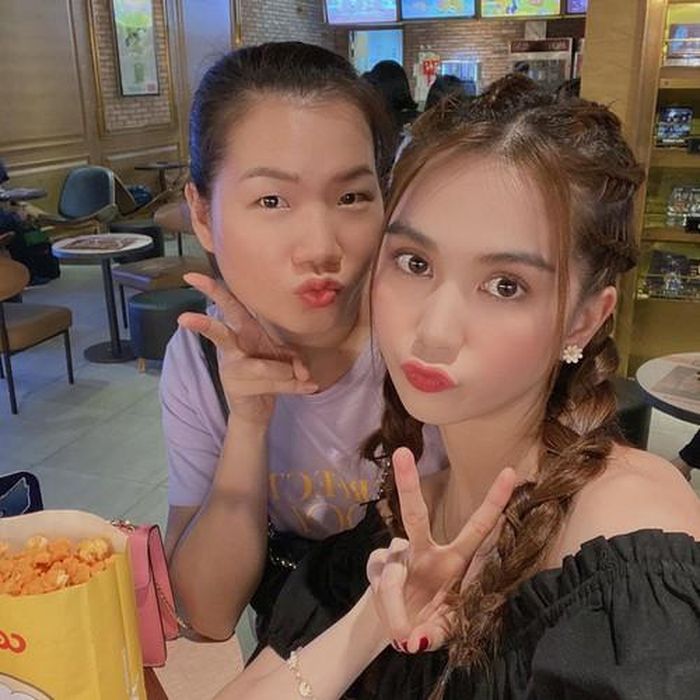 Cuộc sống đằng sau ánh hào quang của Ngọc Trinh luôn khiến người ta tò mò. Không chỉ có vậy, ngay trợ lý cá nhân, kiêm "quản gia" của "nữ hoàng nội y" cũng khiến nhiều người phải chú ý.
