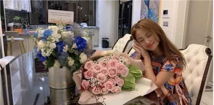 Sau khi theo chồng chuyển vào TP HCM sinh sống và làm việc từ cuối tháng 7/2020. Vân Hugo được chồng chuẩn bị cho một căn biệt thự hoành tráng.