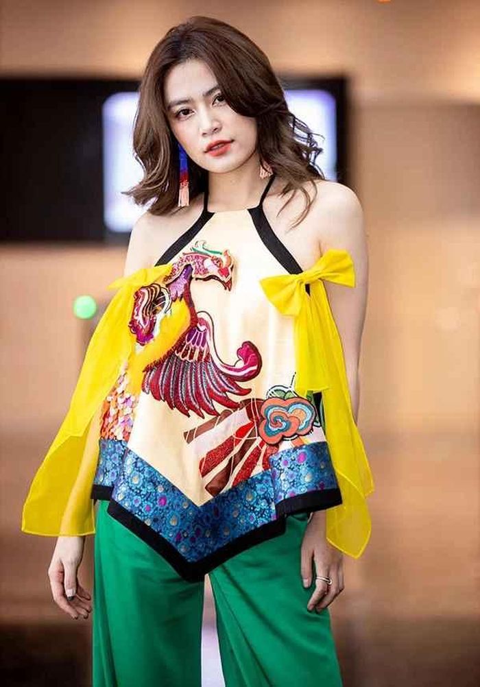 Căn hộ của Hoàng Thùy Linh chuộng tông đen tinh tế, sang trọng.
