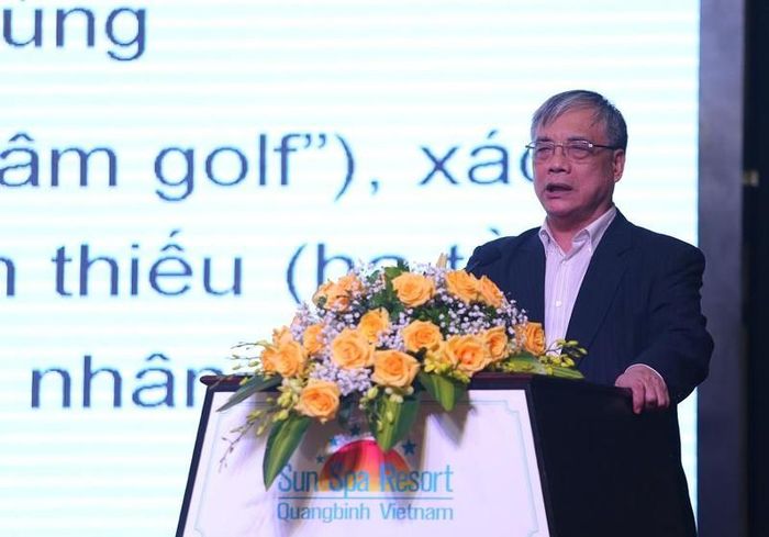 PGS.TS Trần Đình Thiên - Nguyên Viện trưởng Viện nghiên cứu Phát triển Kinh tế Trung ương tham gia góp ý tại hội thảo.