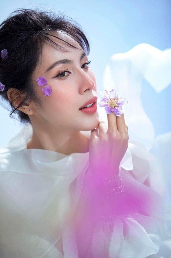 Có thể nói, đường eyeliner chính là vũ khí giúp Thủy Tiên thêm ngọt ngào và ấn tượng. 