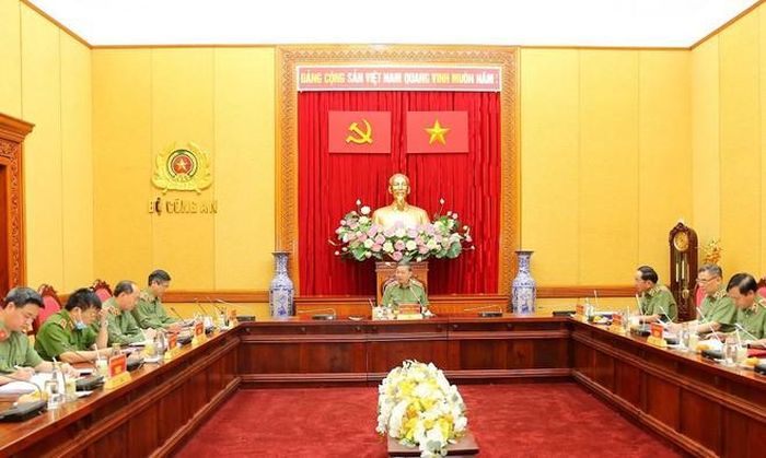 Đại tướng Tô Lâm, Ủy viên Bộ Chính trị, Bộ trưởng Bộ Công an chủ trì buổi làm việc với các đơn vị chức năng của Bộ, liên quan đến công tác bảo đảm nhà ở và trang bị cho lực lượng Công an xã.