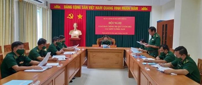 Đại tá Nguyễn Quốc Cường, Phó Chủ nhiệm Chính trị BĐBP chủ trì hội nghị. Ảnh: Khánh An