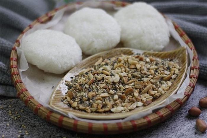 Trước đây, người đi xa thường mang theo cơm nắm muối vừng cho tiết kiệm. (Ảnh minh họa)