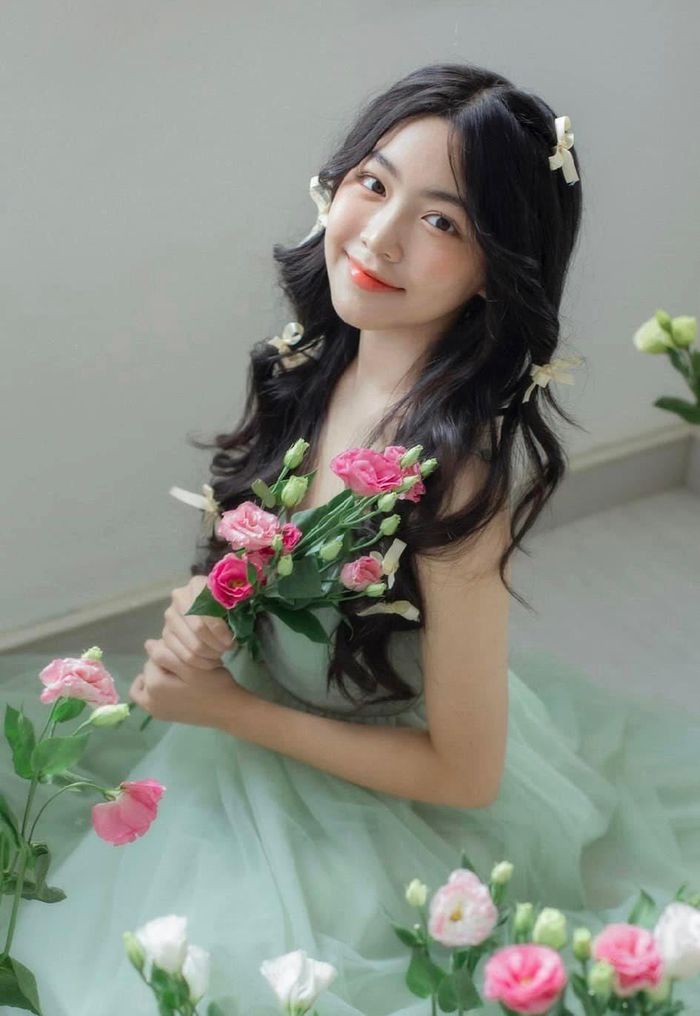 Lọ Lem sở hữu vẻ đẹp trong veo, thanh khiết và khó có thể rời mắt.